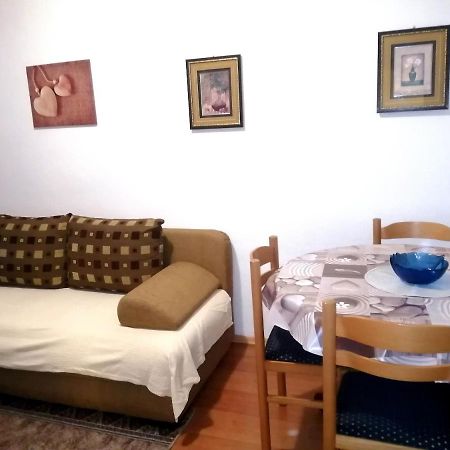 Apartmani Zmiric プリモシュテン エクステリア 写真