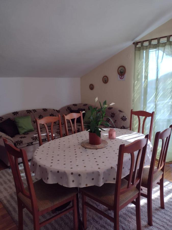 Apartmani Zmiric プリモシュテン エクステリア 写真