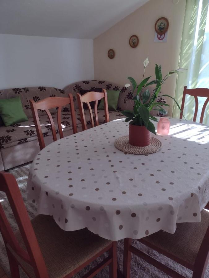 Apartmani Zmiric プリモシュテン エクステリア 写真