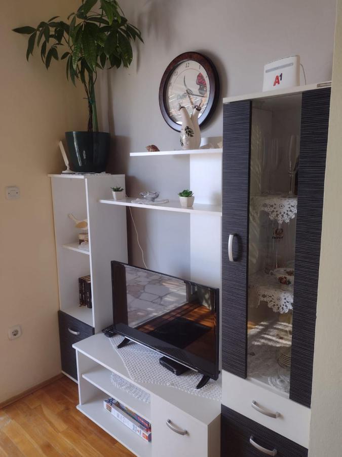 Apartmani Zmiric プリモシュテン エクステリア 写真