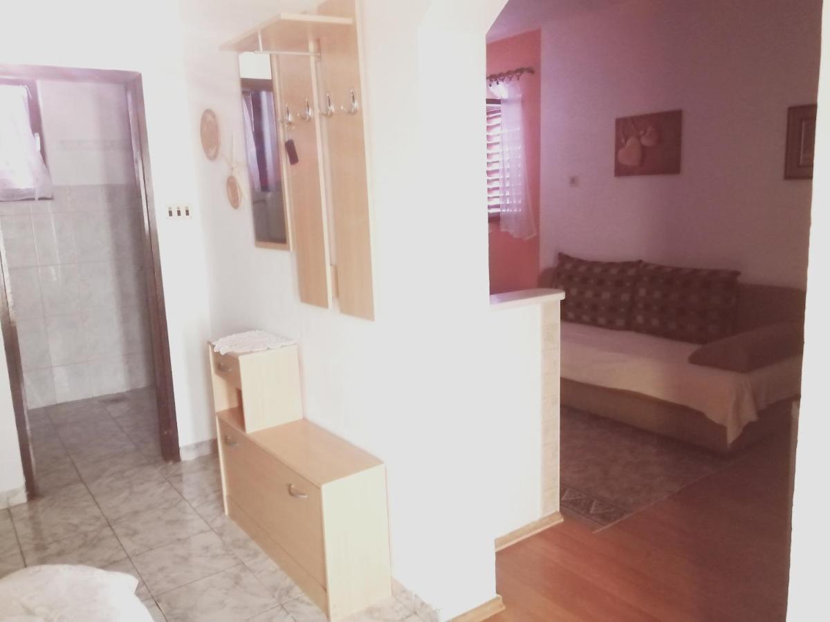 Apartmani Zmiric プリモシュテン エクステリア 写真