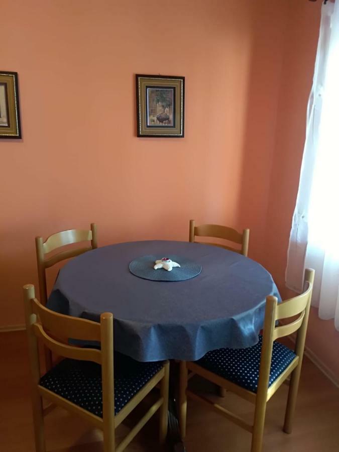 Apartmani Zmiric プリモシュテン エクステリア 写真
